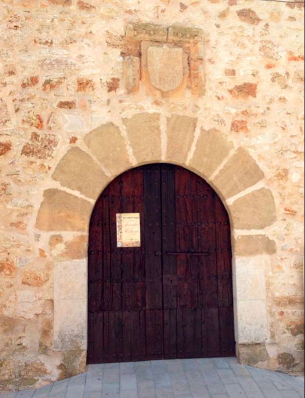 Puerta principal de la Tercia Real de Mota del Cuervo