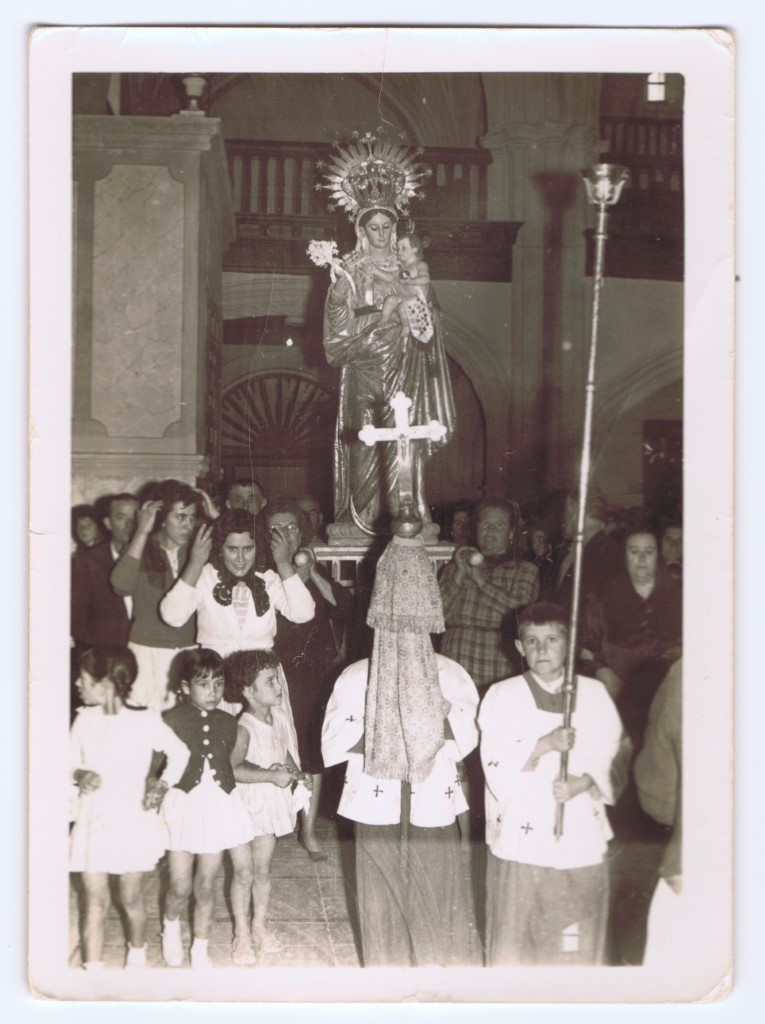 Traída. En la Iglesia