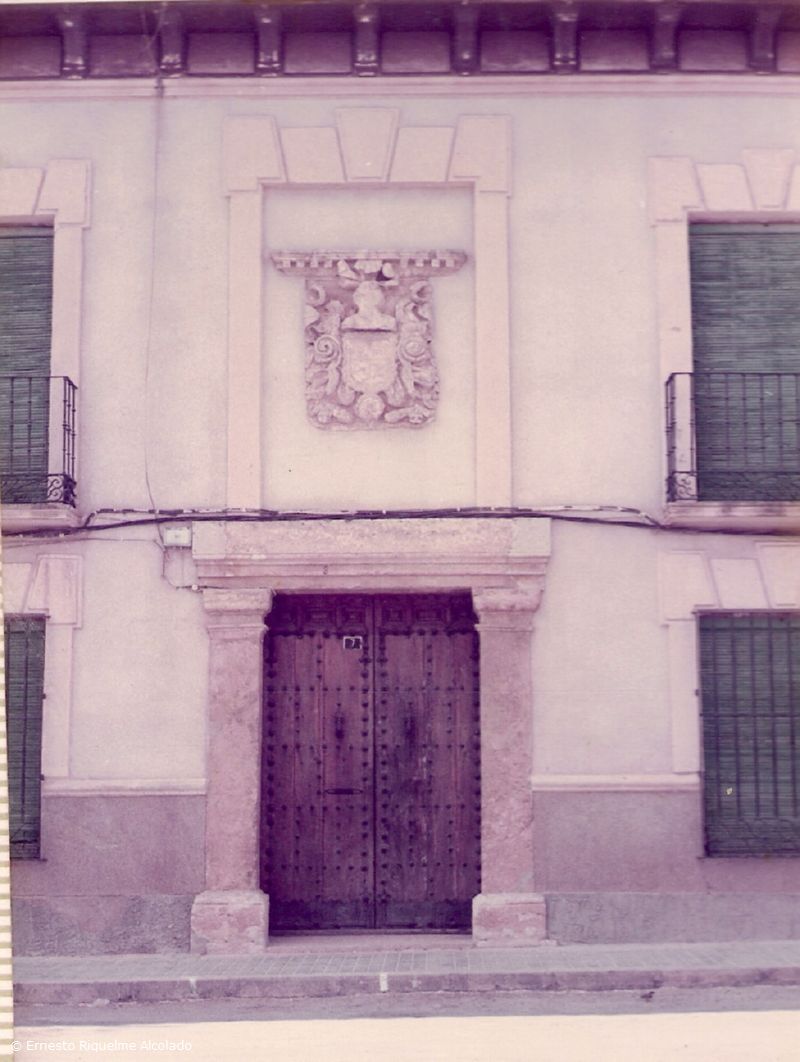 Escudo en una casa de la plaza Cervantes