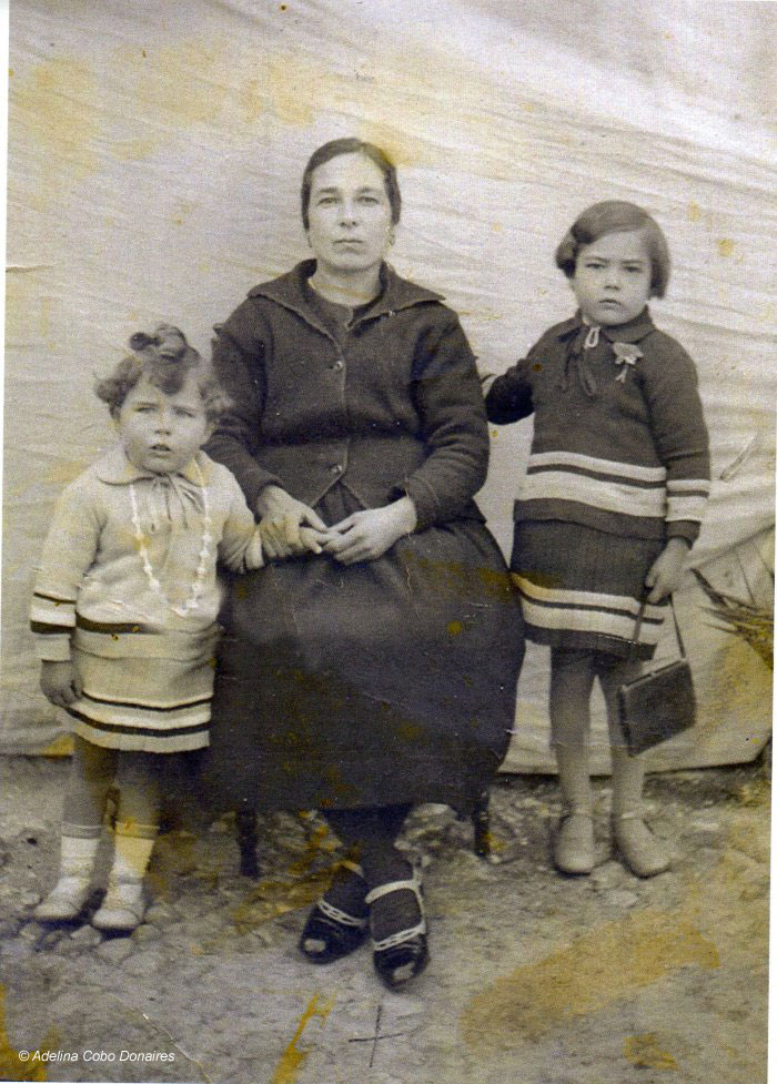 Lidia Donaires y sus hijas.