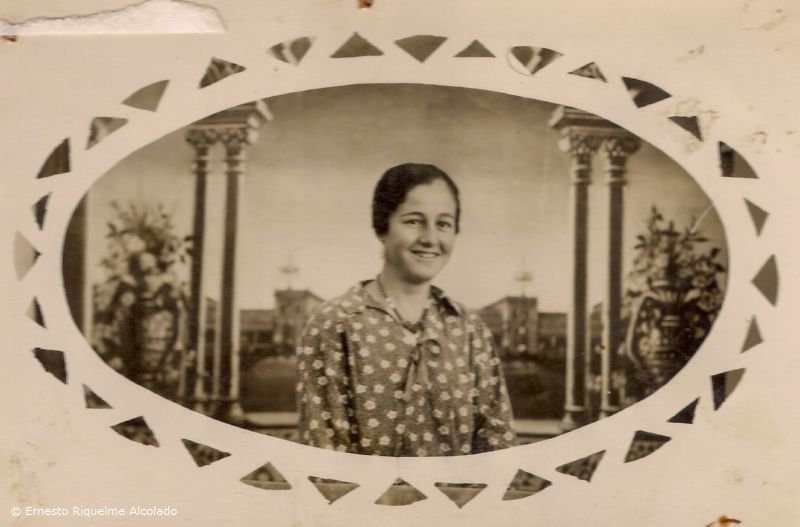 Año 1935, mi madre Alejandra Alcolado Pérez con 20 años.