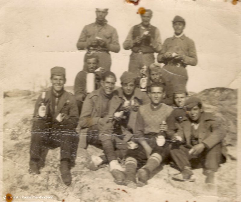 Guerra Civil, mi padre Ramón Riquelme y varios compañeros del Ejercito Popular en el frente de Brunete.