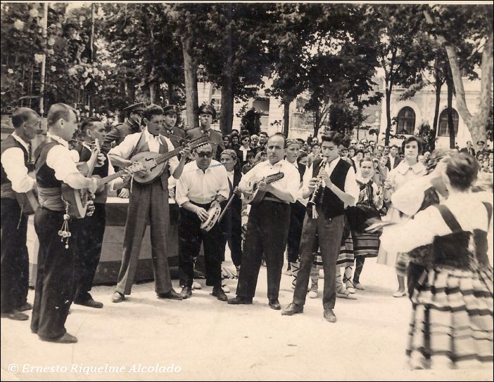 Cuenca - Parque de San Julián - Verano 1958 - Coros y Danzas de Mota del Cuervo.