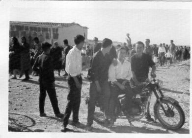 Traída de la Virgen del año 1965. Juan Angel, Paco”gorra” y su moto LUBE.