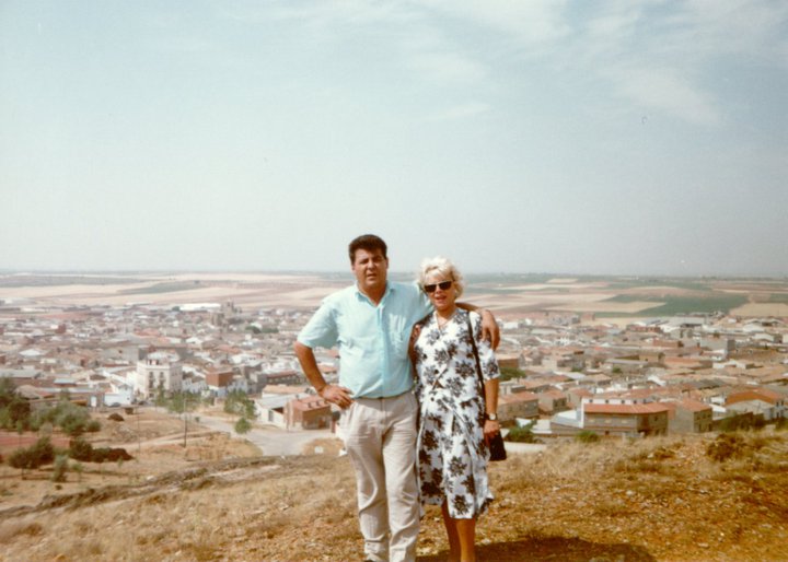 Julián Contreras y señora, en Mota del Cuervo.