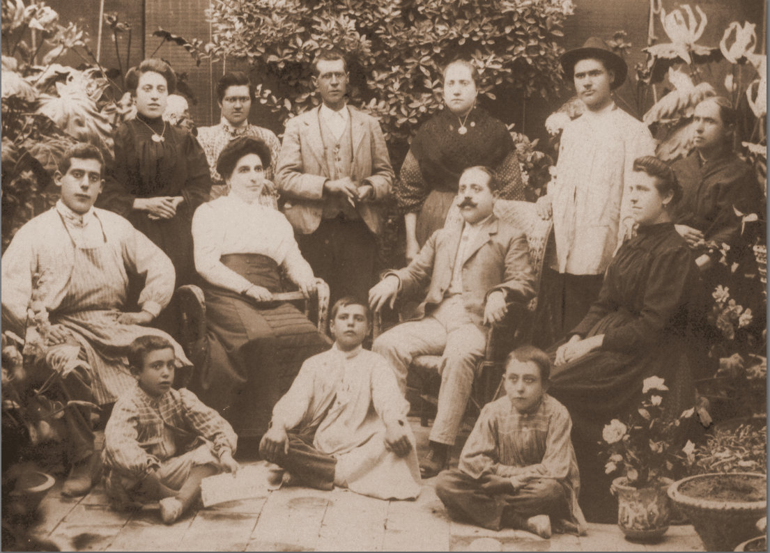 Dª Asunción Ortega Belinchón y su esposo, en casa