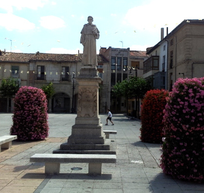 Monumento al Padre Enrique Florez en Villadiego